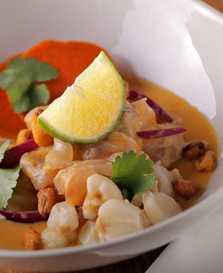 Ceviche peruano — fehér hal, leche de tigre, édesburgonya, lime